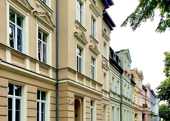 Lighthouse - Pomorska 5 *