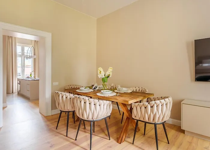 Lighthouse - Pomorska 5